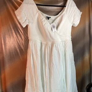 White NWT Torrid knee length dress stretchy bodice size 1. 351 33” long.